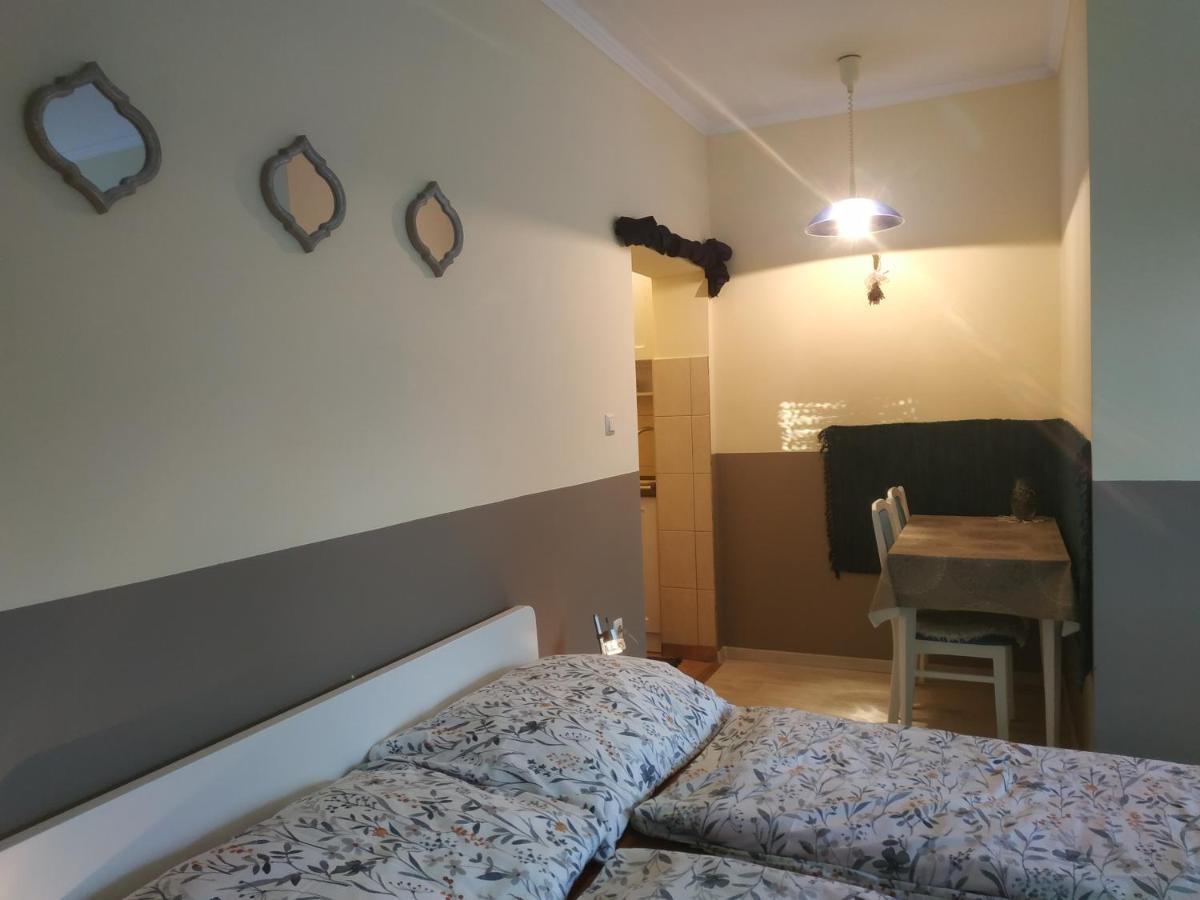 Cseresznyés Ház Lipót Esterno foto